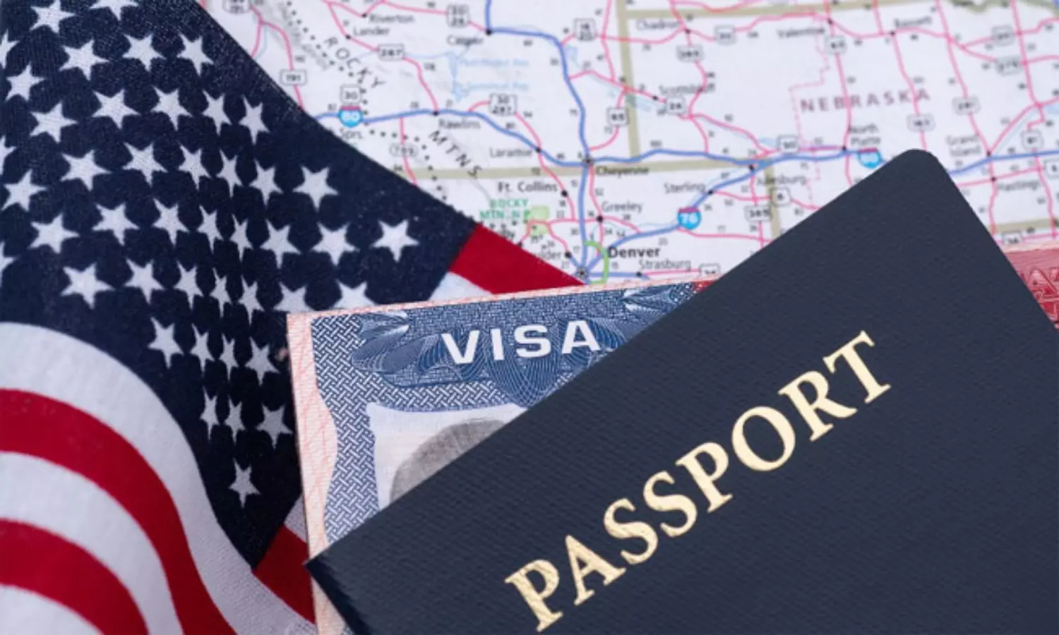 అమెరికా వీసా దరఖాస్తుదారులకు కీలక సూచన: సోషల్ మీడియా ఖాతాలపై నిఘా