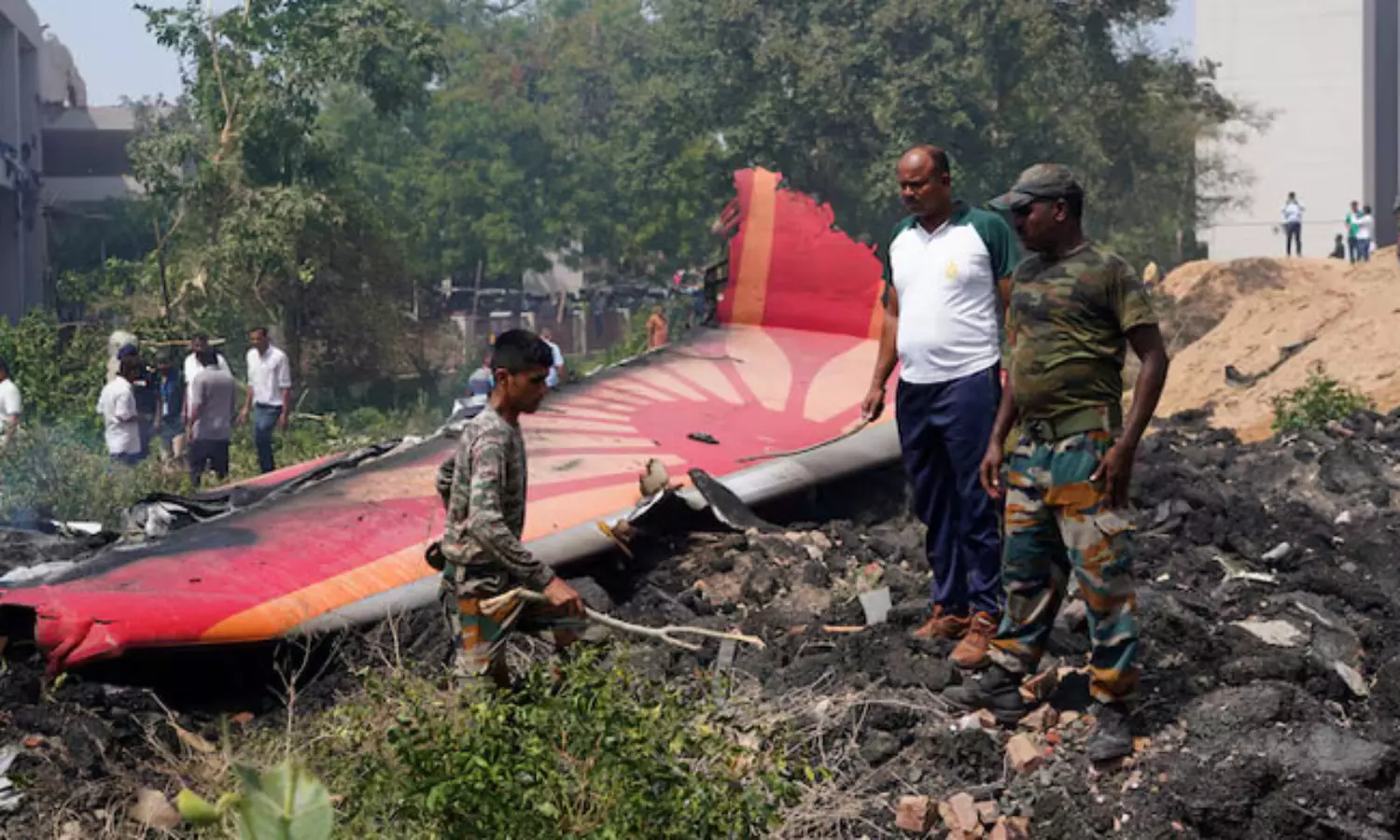 274, 251, 245... మృతదేహాలను గుర్తించడంలో ఎందుకింత ఆలస్యం?