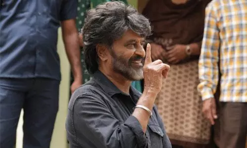 సూప‌ర్ స్టార్ తో స్టార్ డైరెక్ట‌ర్ రాజ‌కీయ‌మా!