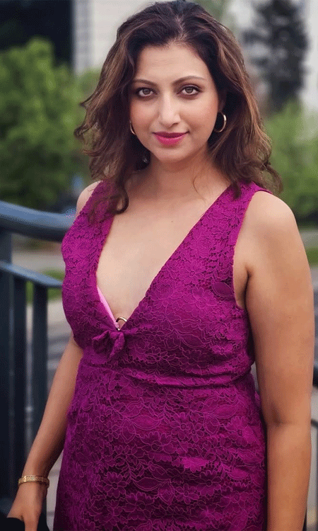 Hamsa Nandini Welcomes Spring in Warsaw with Grace and Glow