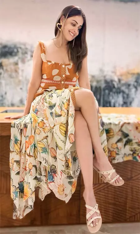 Genelias Candid Click with Bright Smile Lights Up the Feed