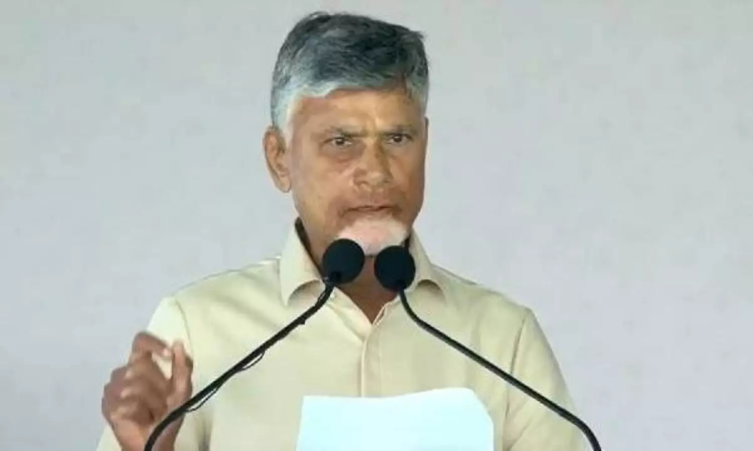 మైకు దొరికితే వదలరేంది బాబు.. ఎందుకీ శిక్ష?