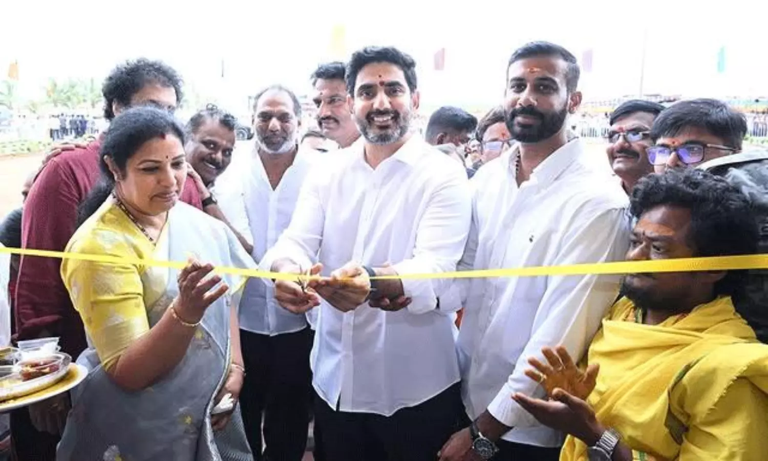 జూనియర్ దగ్గుబాటికి లైన్ క్లియర్ చేస్తున్న లోకేష్