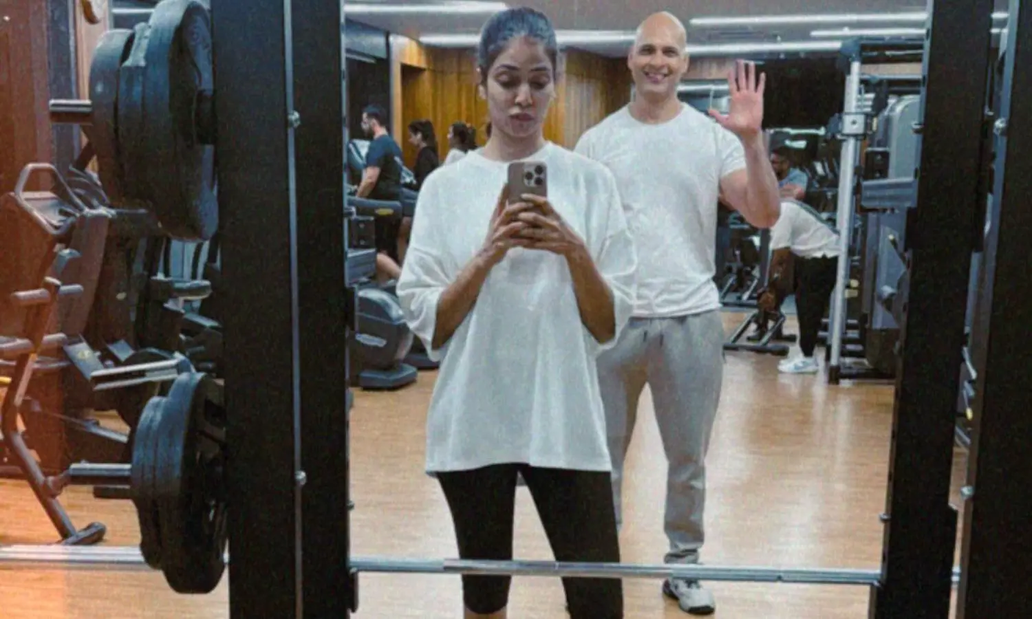 ఇతడు లేకుంటే చాలా నష్టం జరిగేది : మాళవిక ఇతడు లేకుంటే చాలా నష్టం జరిగేది : మాళవిక