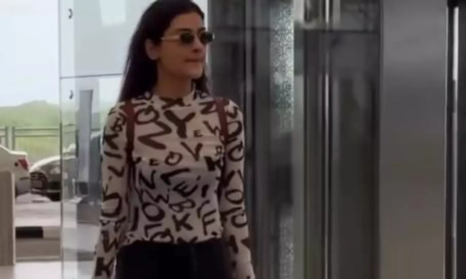 పిక్‌టాక్‌ : పాయల్‌ చేతిలో అది ఉందేంటి?