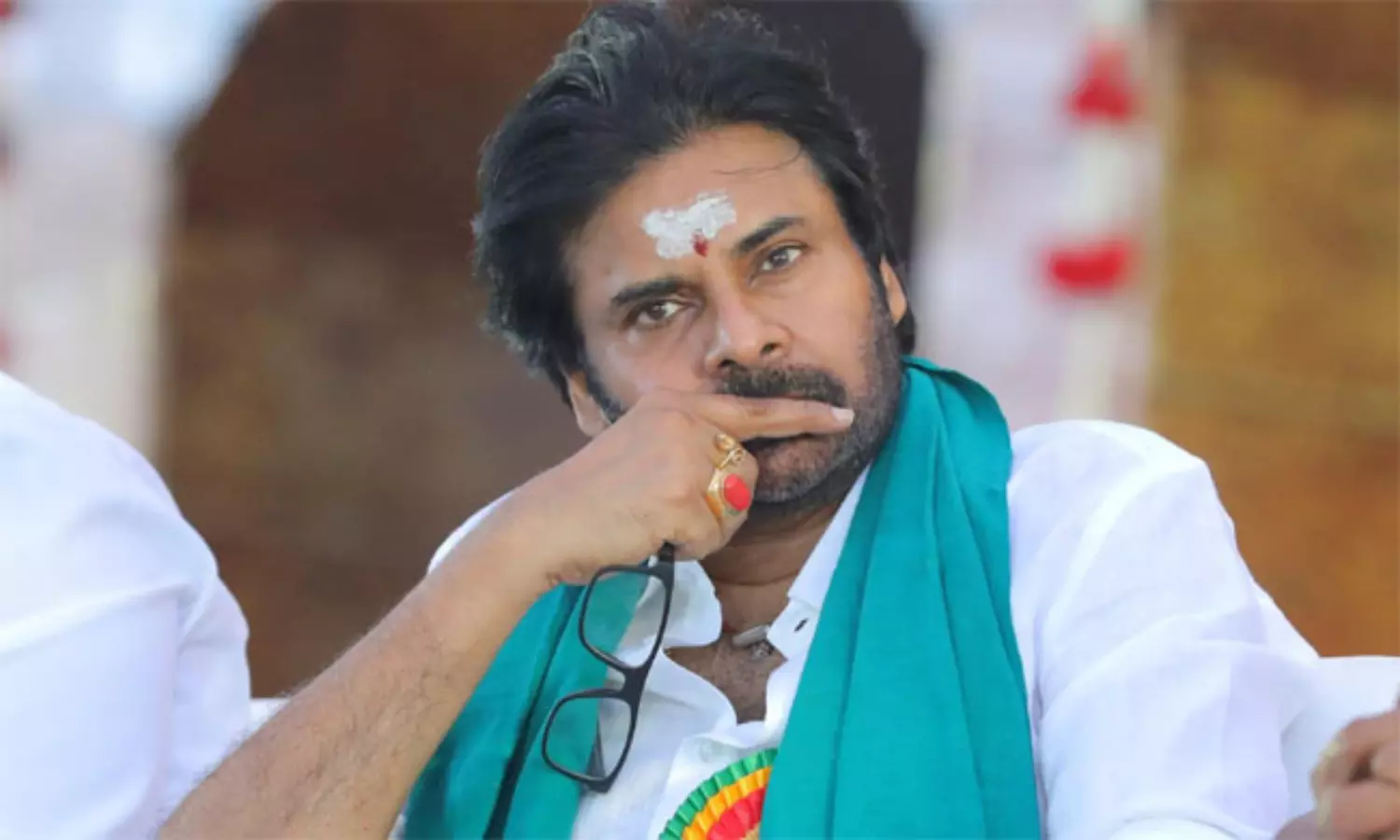 తమిళ ఎఫెక్ట్... పవన్ కి వరస కౌంటర్లు