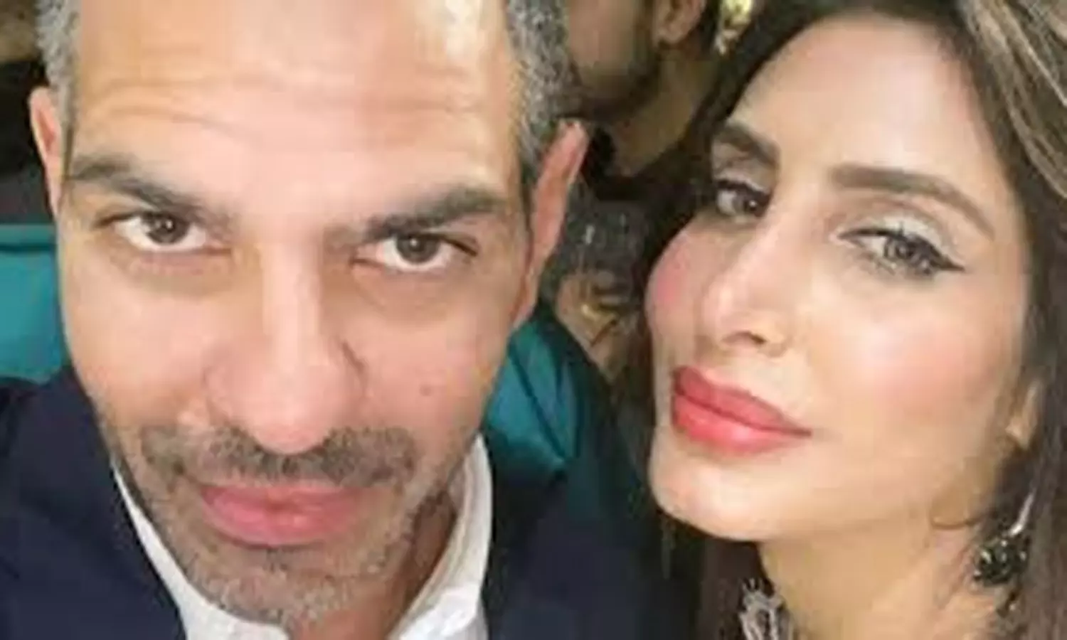 నిర్మాత ఇద్దరు భార్యల మధ్య సఖ్యతకు పరేషాన్ నిర్మాత ఇద్దరు భార్యల మధ్య సఖ్యతకు పరేషాన్