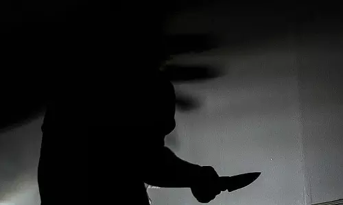 ముట్టుకుంటే 35 ముక్కలు చేస్తా.. ఫస్ట్ నైట్ గదిలో కత్తితో భార్య..!