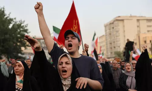 షాకింగ్: ఇరాన్ లో తీవ్ర ఆందోళన... ప్రభుత్వం ప్రజలపై పడనుందా?