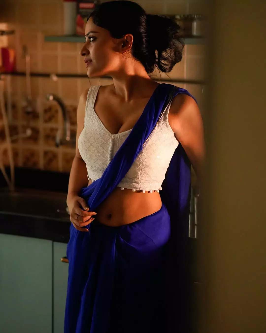 Sanya Thakurs Morning Vibes in Blue Saree Win Hearts Online