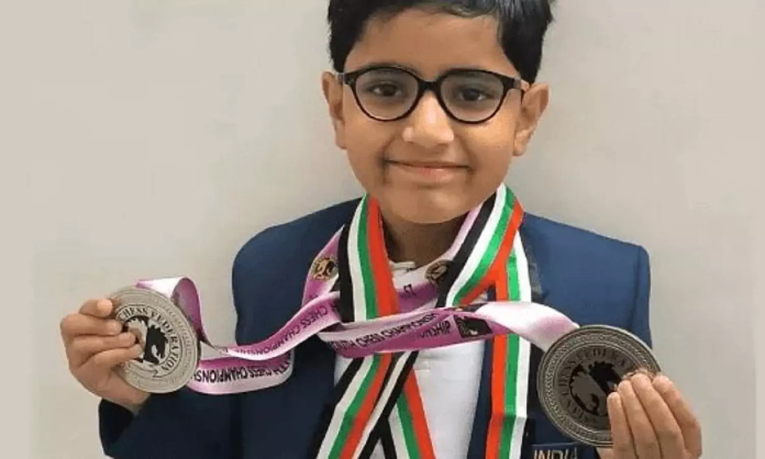 ప్రపంచ నెంబర్ 1 కార్ల్ సన్ కు గేమ్ లో షాకిచ్చిన మన బుడ్డోడు