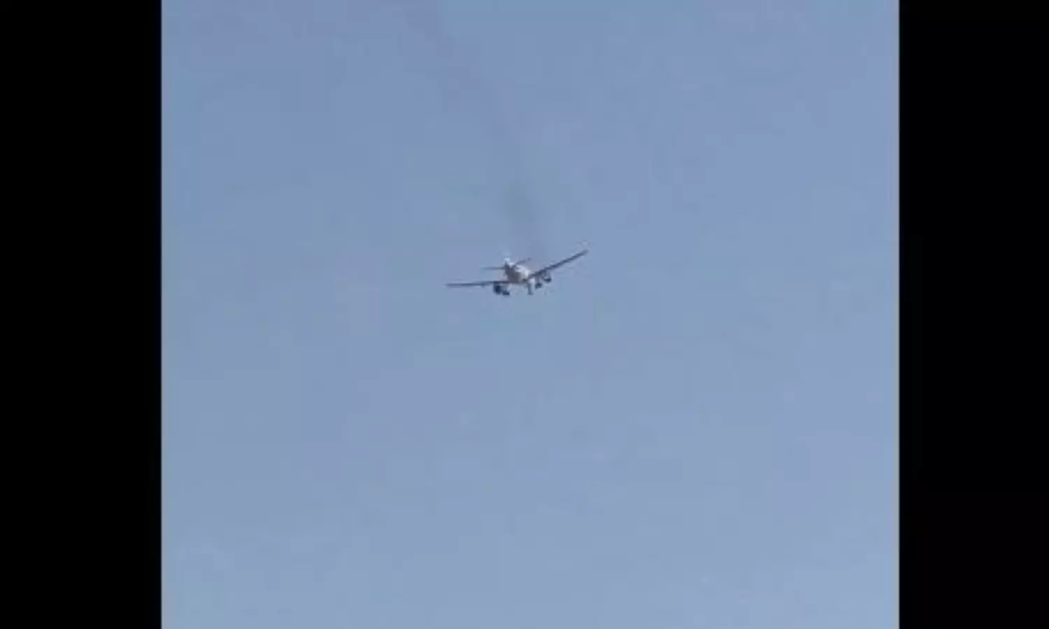 ఈ ఫ్లైట్ లో ఉన్నోళ్లంతా మహా సుడిగాళ్లు.. ఈ వీడియో చూస్తే అర్థమవుతుంది