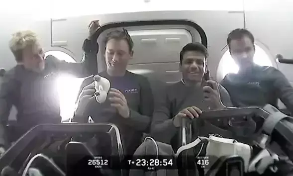 అంతరిక్షం నుంచి భారతదేశానికి ‘నమస్కారం’ చెప్పిన శుభాంశు శుక్లా.. లైవ్ కాల్ వైరల్