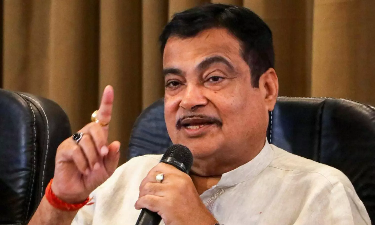 టూవీలర్లకు టోల్ ఫీజు ప్రచారం: కేంద్ర మంత్రి గడ్కరీ సంచలన ప్రకటన