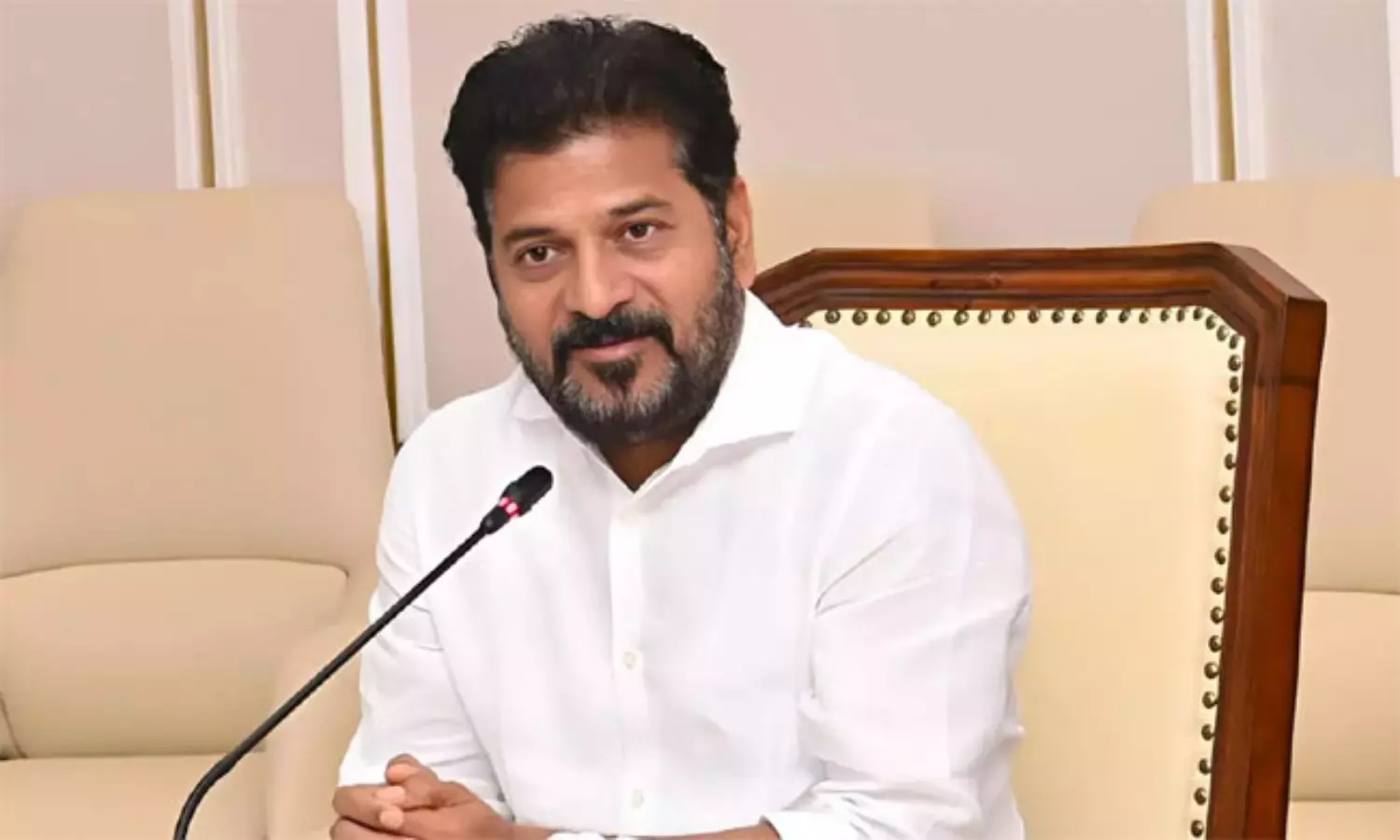 ఆయన సిగరెట్టు తాగడు...బీరు ముట్టడు