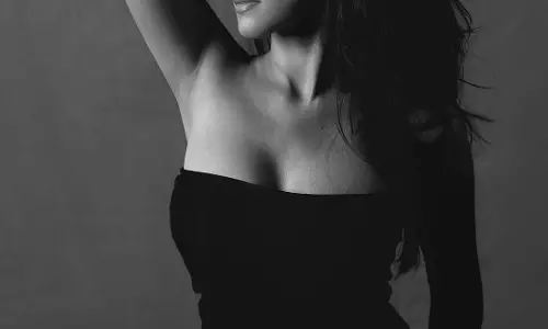 Nuvekshas Black-and-White Look Goes Viral on Instagram