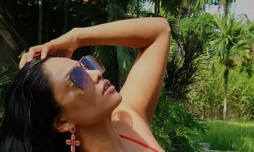 Chandrika Ravi�s Relaxed Poolside Vibe Has Fans Dreaming of Island Life
