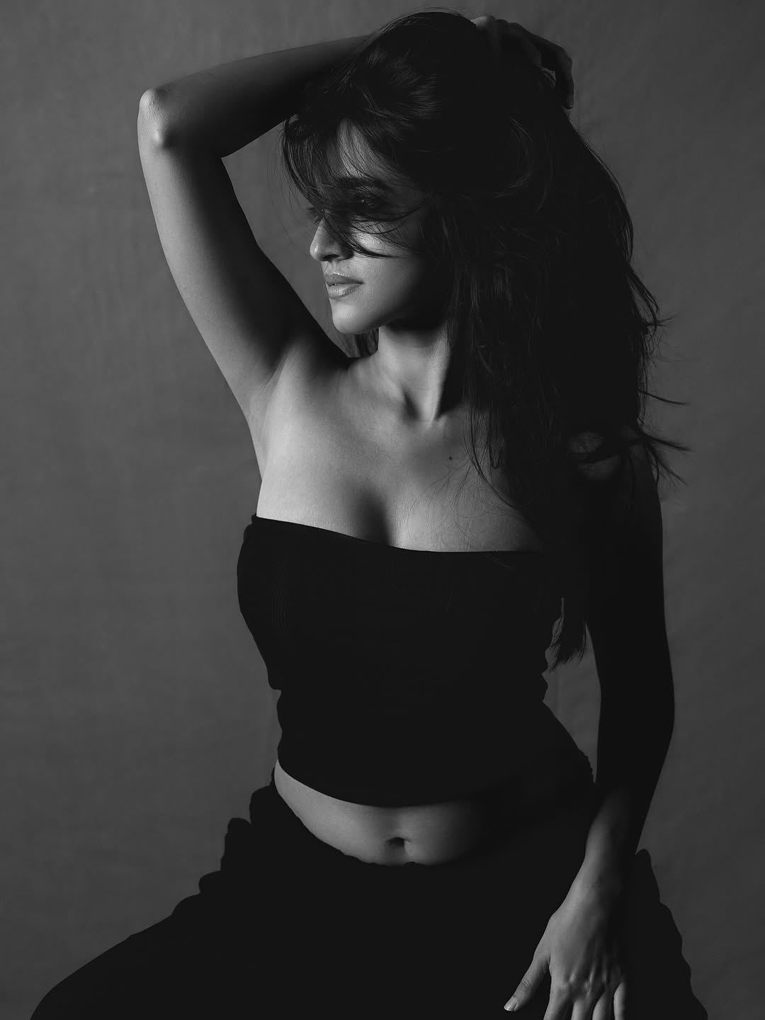 Nuvekshas Black-and-White Look Goes Viral on Instagram Nuvekshas Black-and-White Look Goes Viral on Instagram