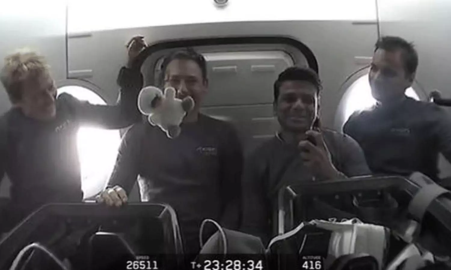 అంతరిక్ష జర్నీ వేళ ఎక్కువగా నిద్ర పోయిన శుభాంశు