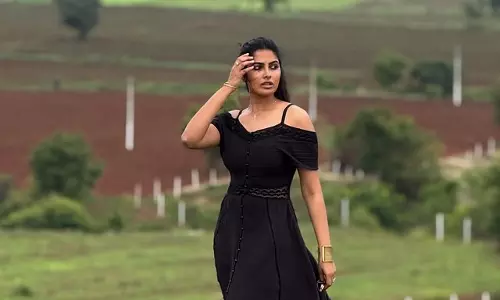 Divi Stuns in Elegant Black Outdoor Look