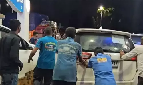 సీఎం కాన్వాయ్  వాహనాల్లో నీళ్లు కలిపిన డీజిల్... నడిరోడ్డుపై  షాకింగ్  ఘటన!