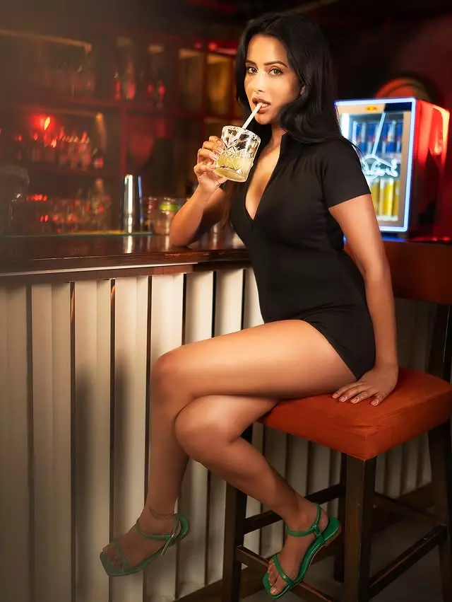 Actress Raiza Wilson Gives a Peek into Her Nightlife Mood Actress Raiza Wilson Gives a Peek into Her Nightlife Mood