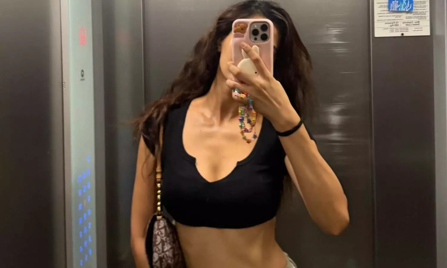 Disha Patani Elevator Selfie Sets Internet On Fire Disha Patani Elevator Selfie Sets Internet On Fire