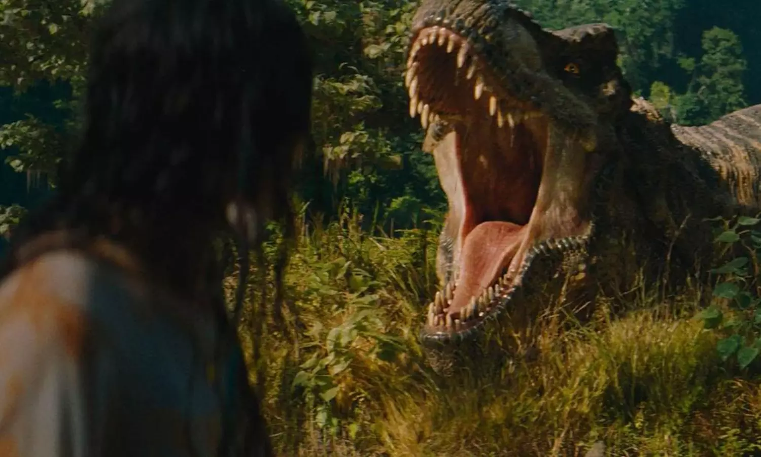 స్టార్ హీరోనే వెన‌క్కి నెట్టేసిన డైనోస‌ర్!