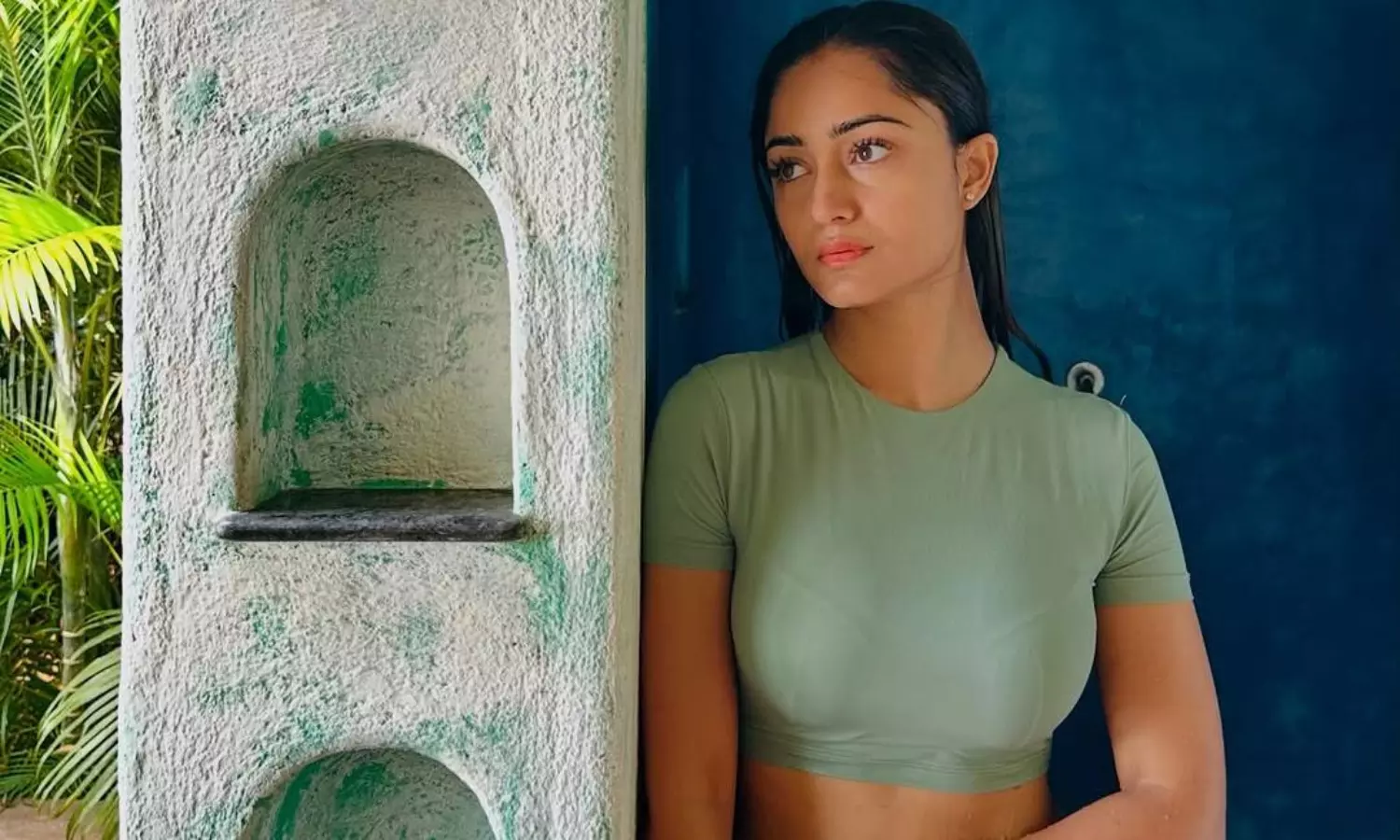 సన్నని బికినీలో క్యూట్ బ్యూటీ సన్నని బికినీలో క్యూట్ బ్యూటీ