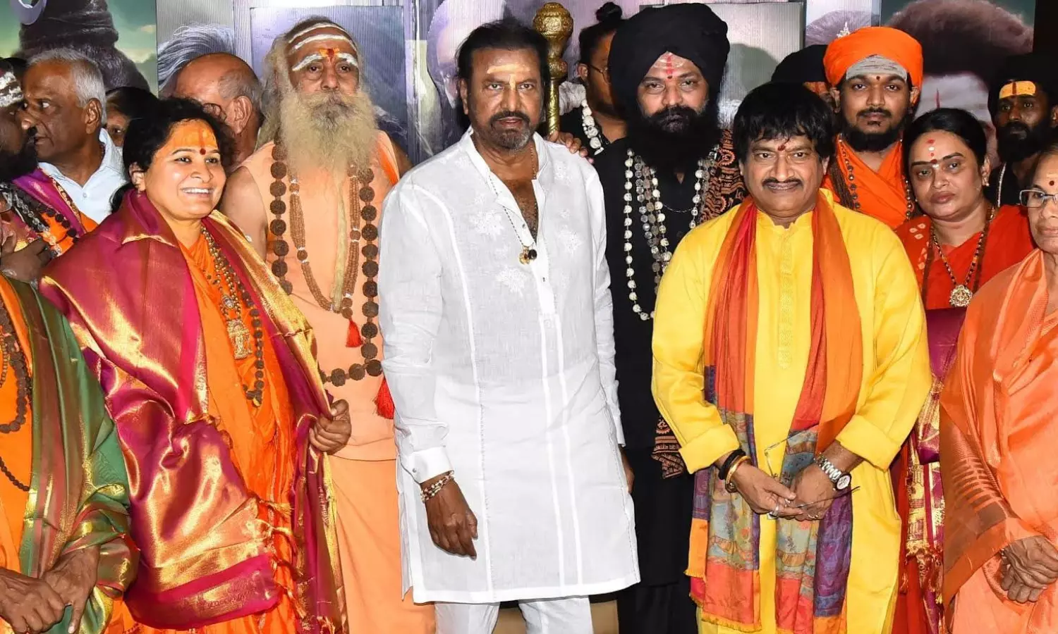 కన్నప్ప: స్పెషల్ షోలో అఘోరాలు, సాధువులు