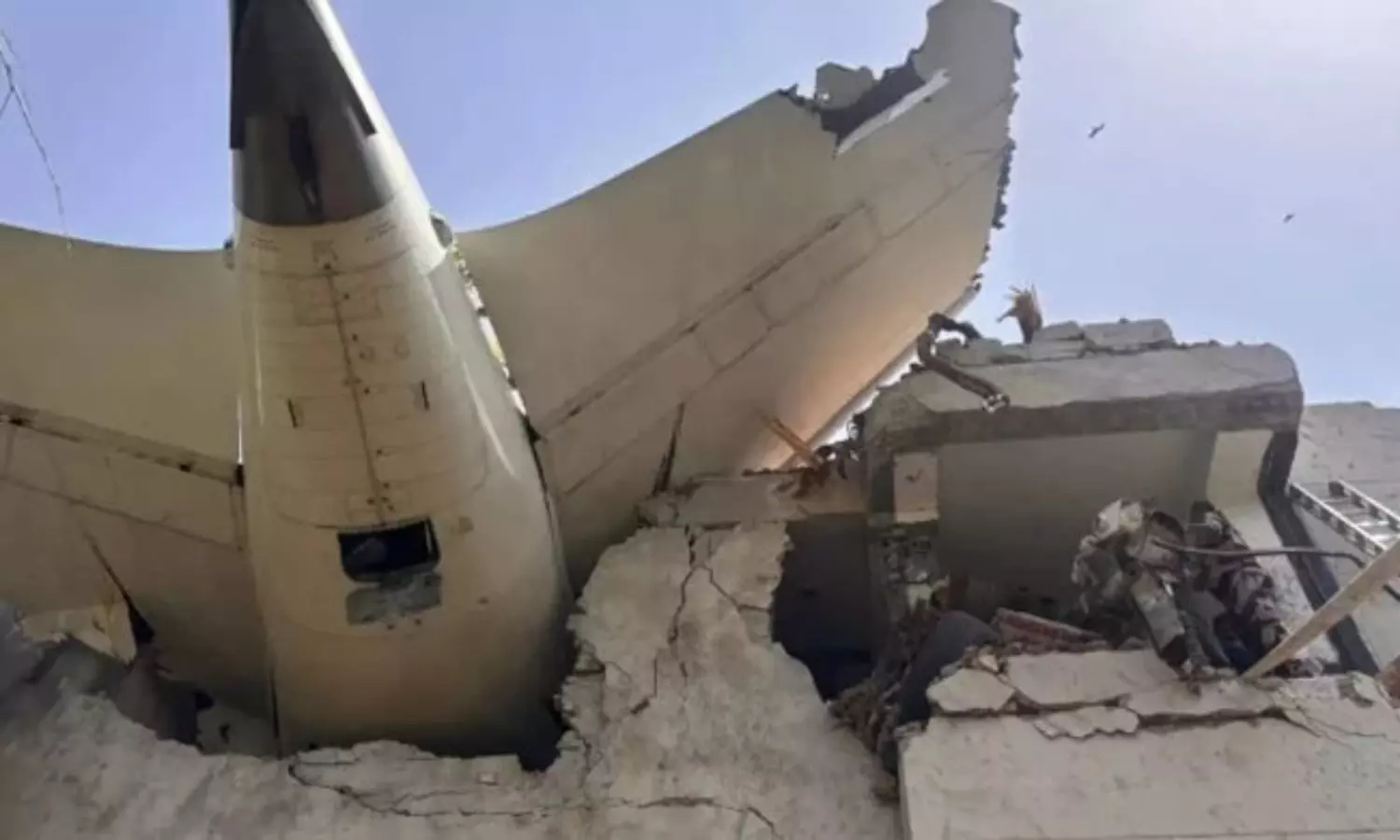 అహ్మదాబాద్ ఘటనపై ఎంపీల ప్రశ్నలు.. ఎయిరిండియా సమాధానాలు! అహ్మదాబాద్ ఘటనపై ఎంపీల ప్రశ్నలు.. ఎయిరిండియా సమాధానాలు!