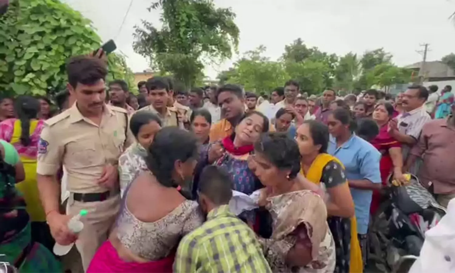 భ‌ద్రాచ‌లం ఈవోపై దాడి.. స‌ర్కారు సీరియ‌స్‌.. ఏం జ‌రిగింది?