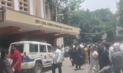 హైదరాబాద్ లో బాంబు బెదిరింపు మెయిల్స్... పలు ప్రాంతాల్లో తనిఖీలు