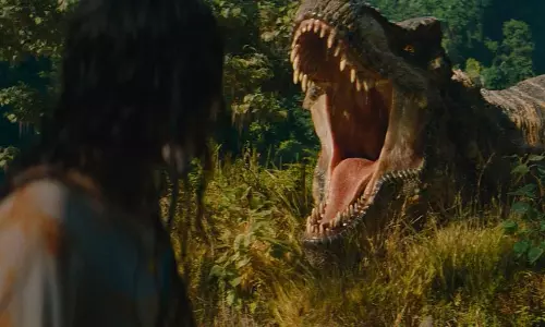 స్టార్ హీరోనే వెన‌క్కి నెట్టేసిన డైనోస‌ర్!