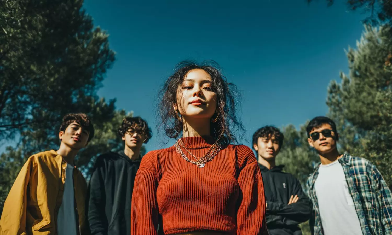 వారానికి ఏడు రోజులు.. ఆరుగురితో డేటింగ్.. ఎవరీమె..!