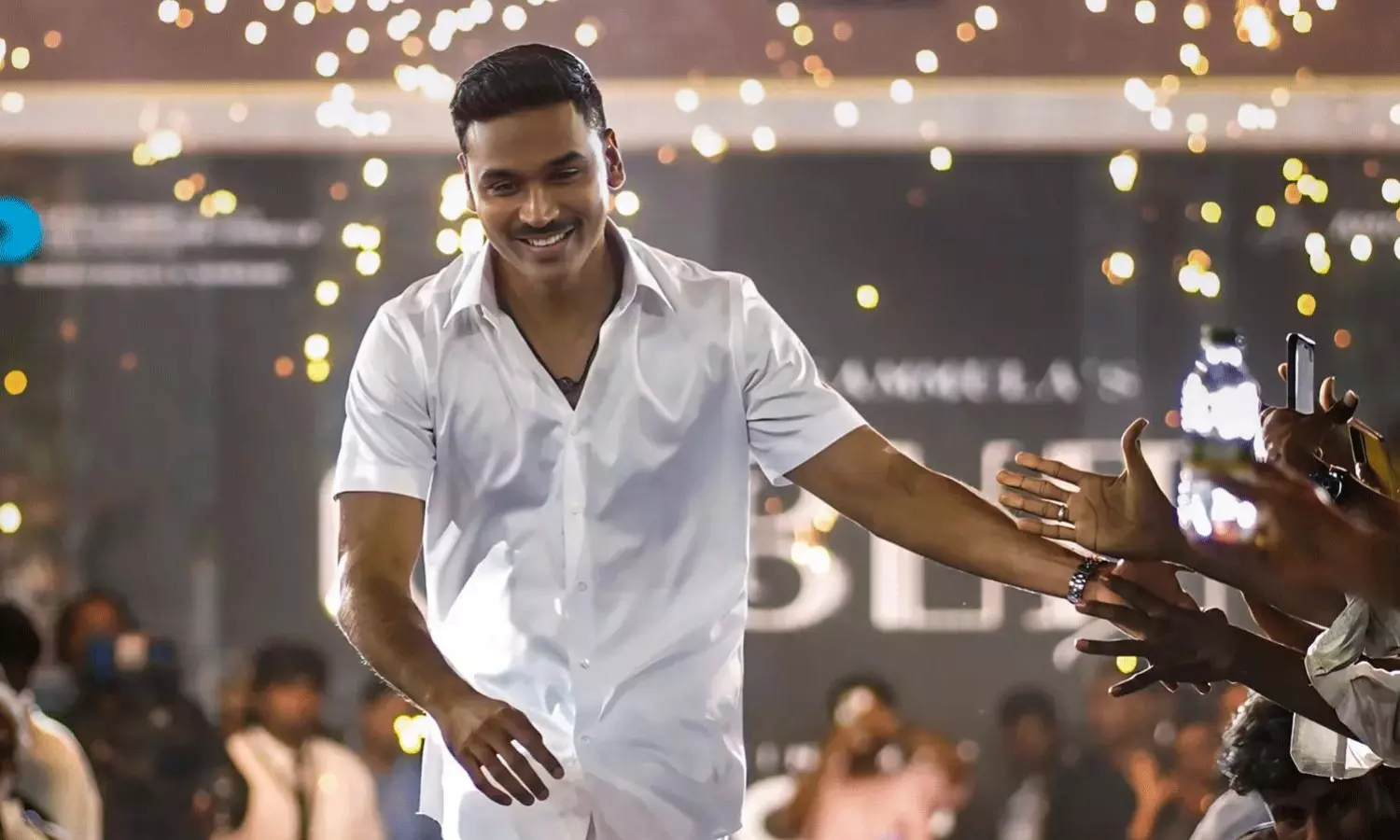 ధనుష్ మూవీ సెట్లో సూపర్ స్టార్ పాట..! ధనుష్ మూవీ సెట్లో సూపర్ స్టార్ పాట..!