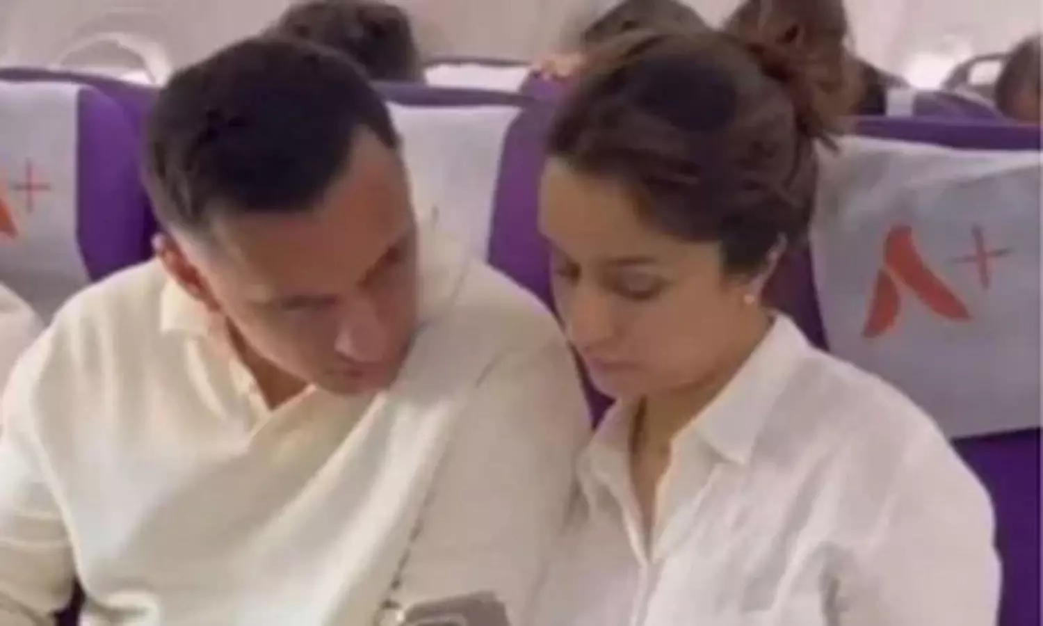 ప్రేమ ప‌క్షుల‌కు తెలీకుండా సీక్రెట్ వీడియో