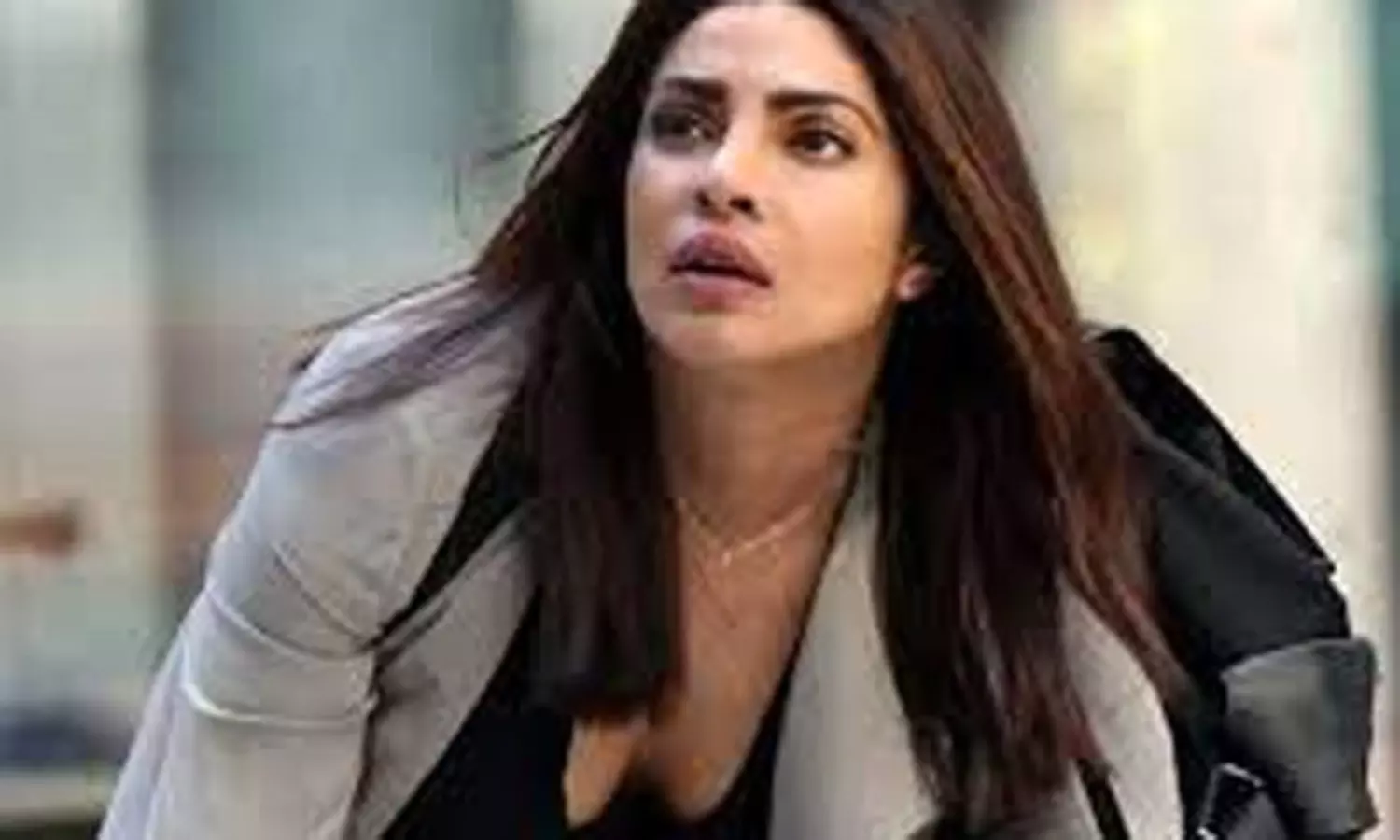 టాప్ హీరోయిన్పై కక్ష కట్టిన హీరోల భార్యలు టాప్ హీరోయిన్పై కక్ష కట్టిన హీరోల భార్యలు