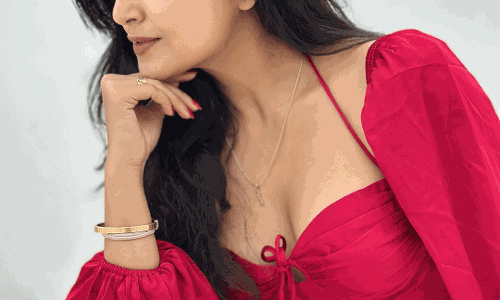 Avantika Mishra Shares Dreamy Red Look on Instagram