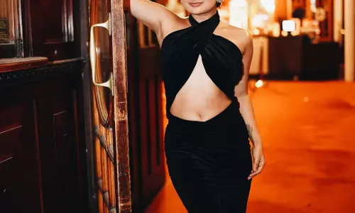 Glamour Unlocked: Esther’s Dazzling Entry