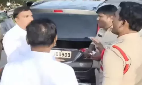 జగన్ చిత్తూరు పర్యటనలో కార్యకర్తలకు గాయాలు.. కారు దిగకుండా అడ్డుకున్న ఎస్పీ