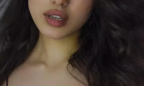 Ketika Sharmas Grainy Portrait Wins Hearts Online
