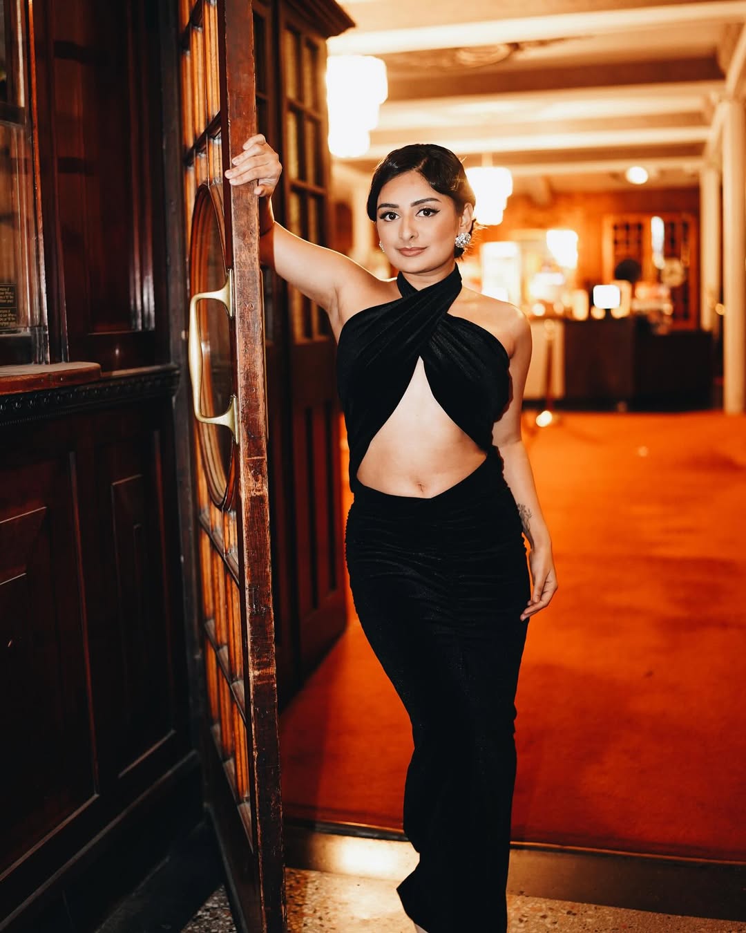 Glamour Unlocked: Esther’s Dazzling Entry Glamour Unlocked: Esther’s Dazzling Entry