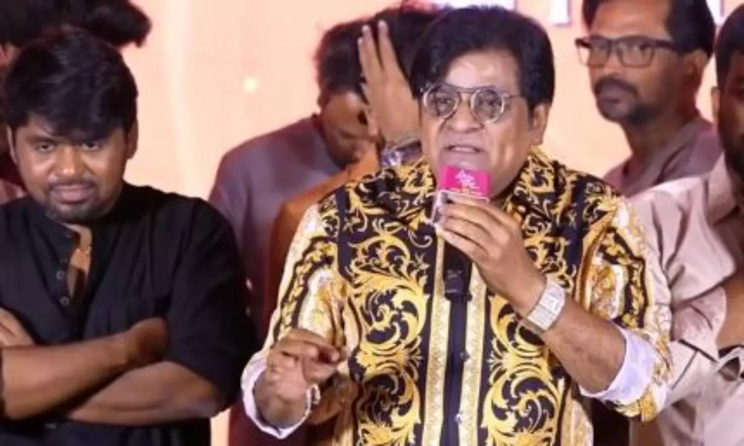 నా మేనల్లుడు ఓ అమ్మాయి వల్ల చనిపోయాడు నా మేనల్లుడు ఓ అమ్మాయి వల్ల చనిపోయాడు