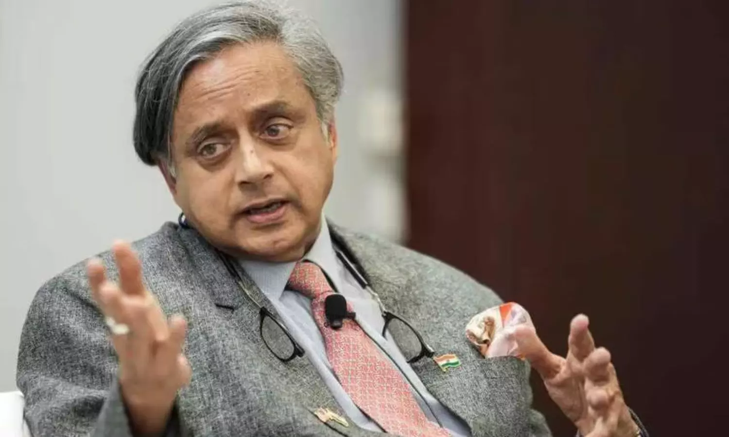 ఎమర్జెన్సీ ఓ చీకటి చాప్టర్ కాదు.. అంతకుమించి.. థరూర్ సంచలన వ్యాసం