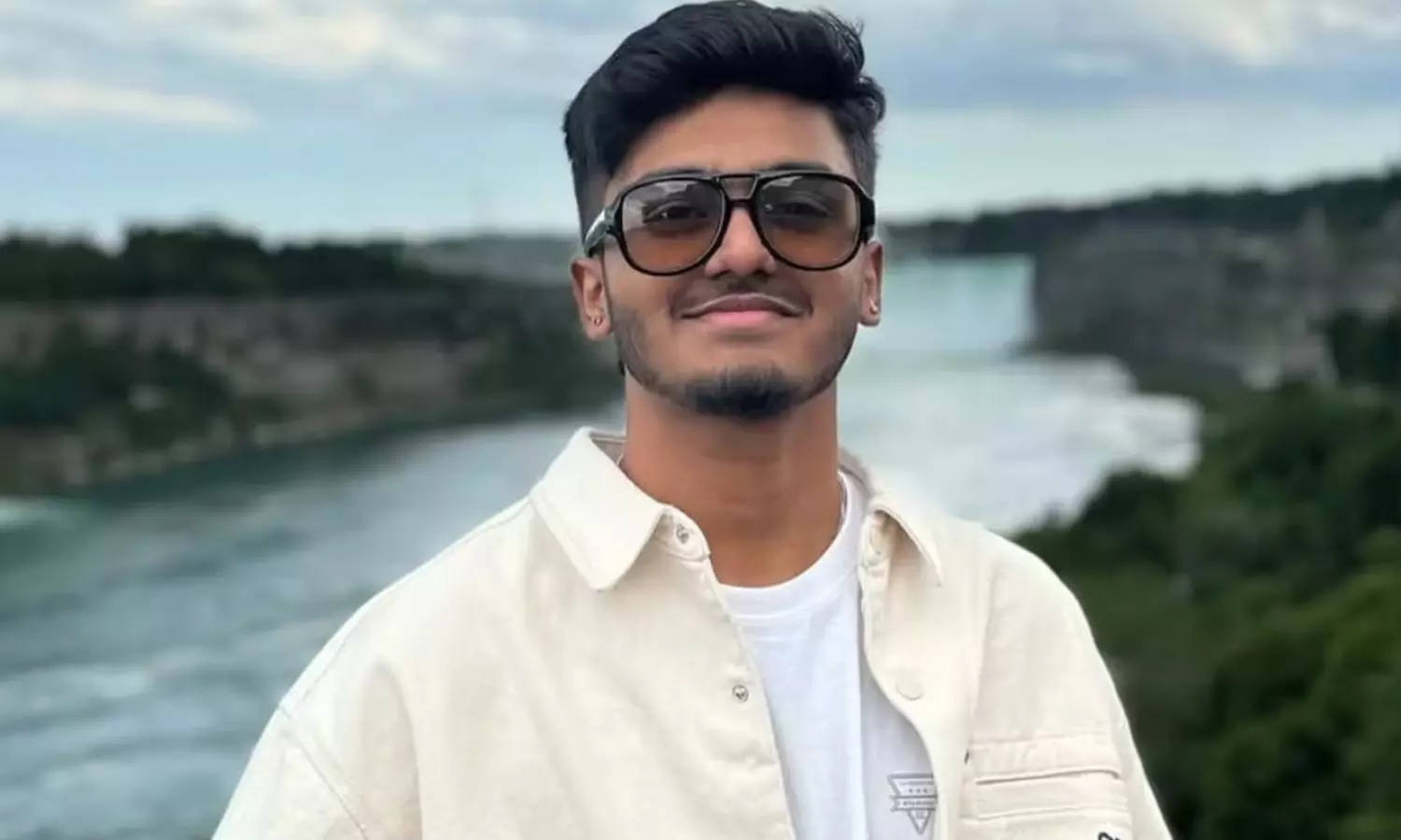 ఏజ్ 20 - ఇంకా ఒక్క సినిమా రాలేదు.. అప్పుడే 8 ఆఫర్లు! ఏజ్ 20 - ఇంకా ఒక్క సినిమా రాలేదు.. అప్పుడే 8 ఆఫర్లు!