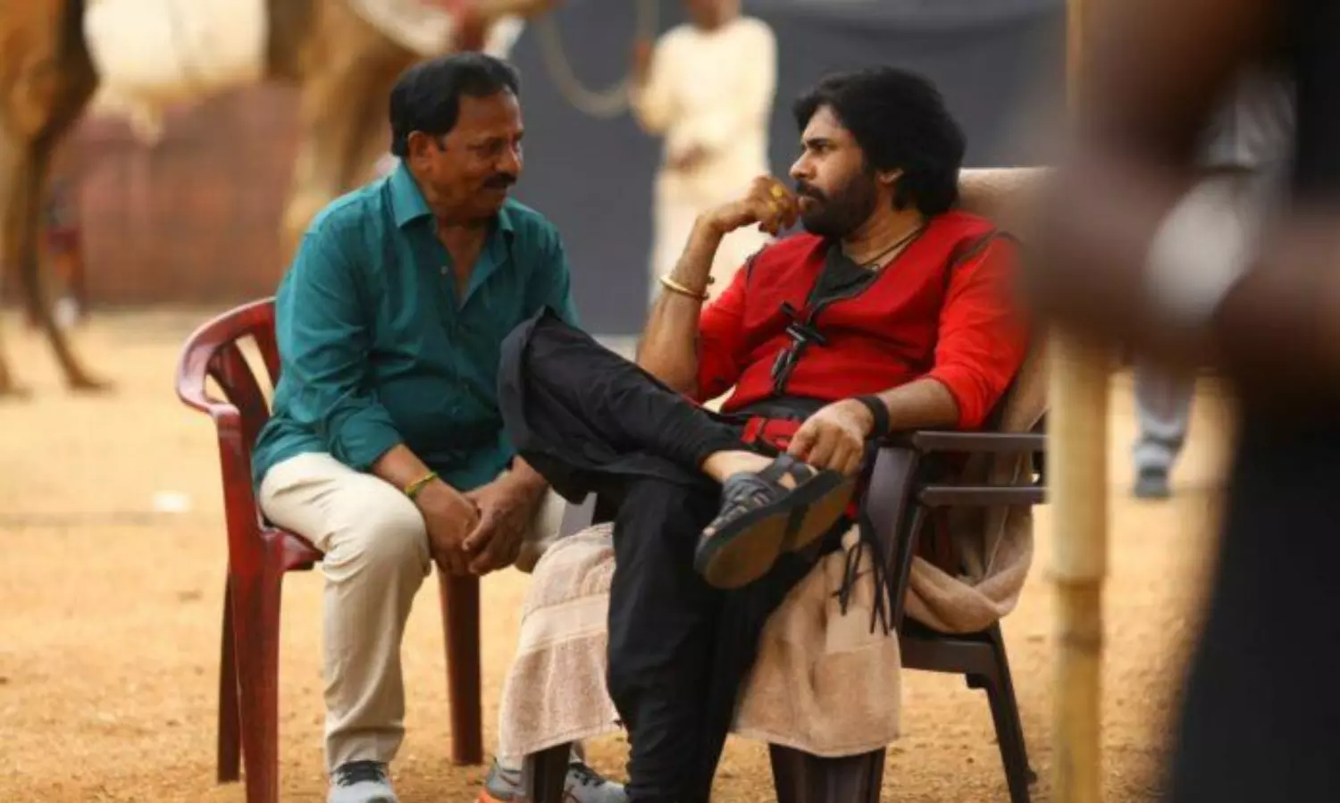 వీరమల్లు నిర్మాతకు పవన్ మరో గిప్ట్ కూడా ఇస్తున్నారా? వీరమల్లు నిర్మాతకు పవన్ మరో గిప్ట్ కూడా ఇస్తున్నారా?