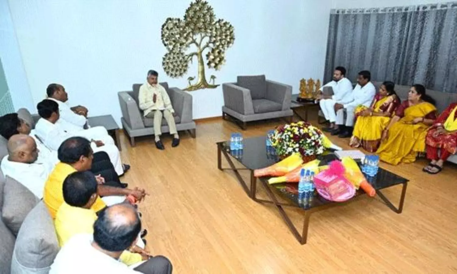 చంద్రబాబు ప్రయోగం వికటించిందా? కేబినెట్లో అనుభవ రాహిత్యంతోనే సమస్యలా?