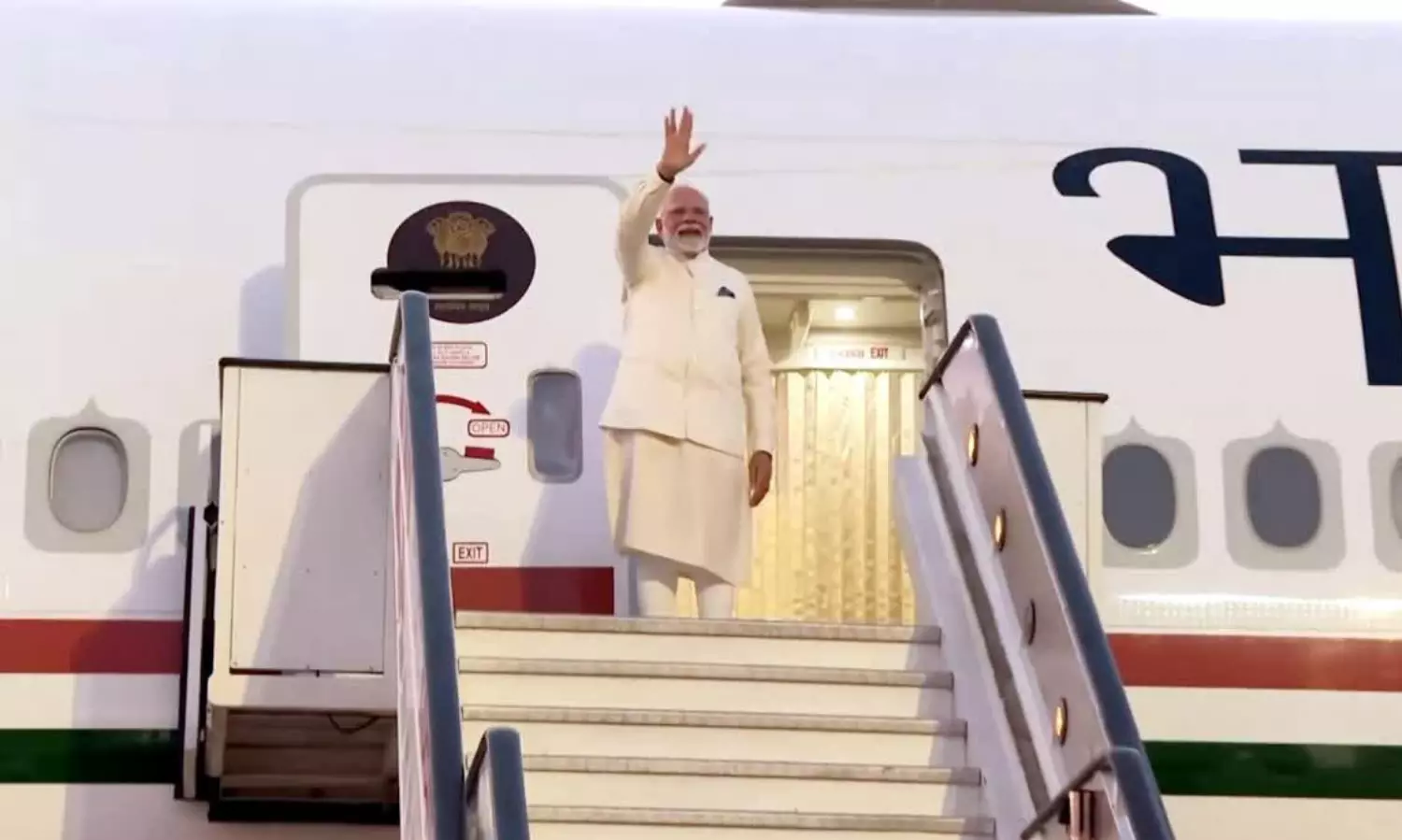 0వేల జనాభా లేని దేశాలకు పర్యటనలా?... మోడీకి సెటైర్లు!