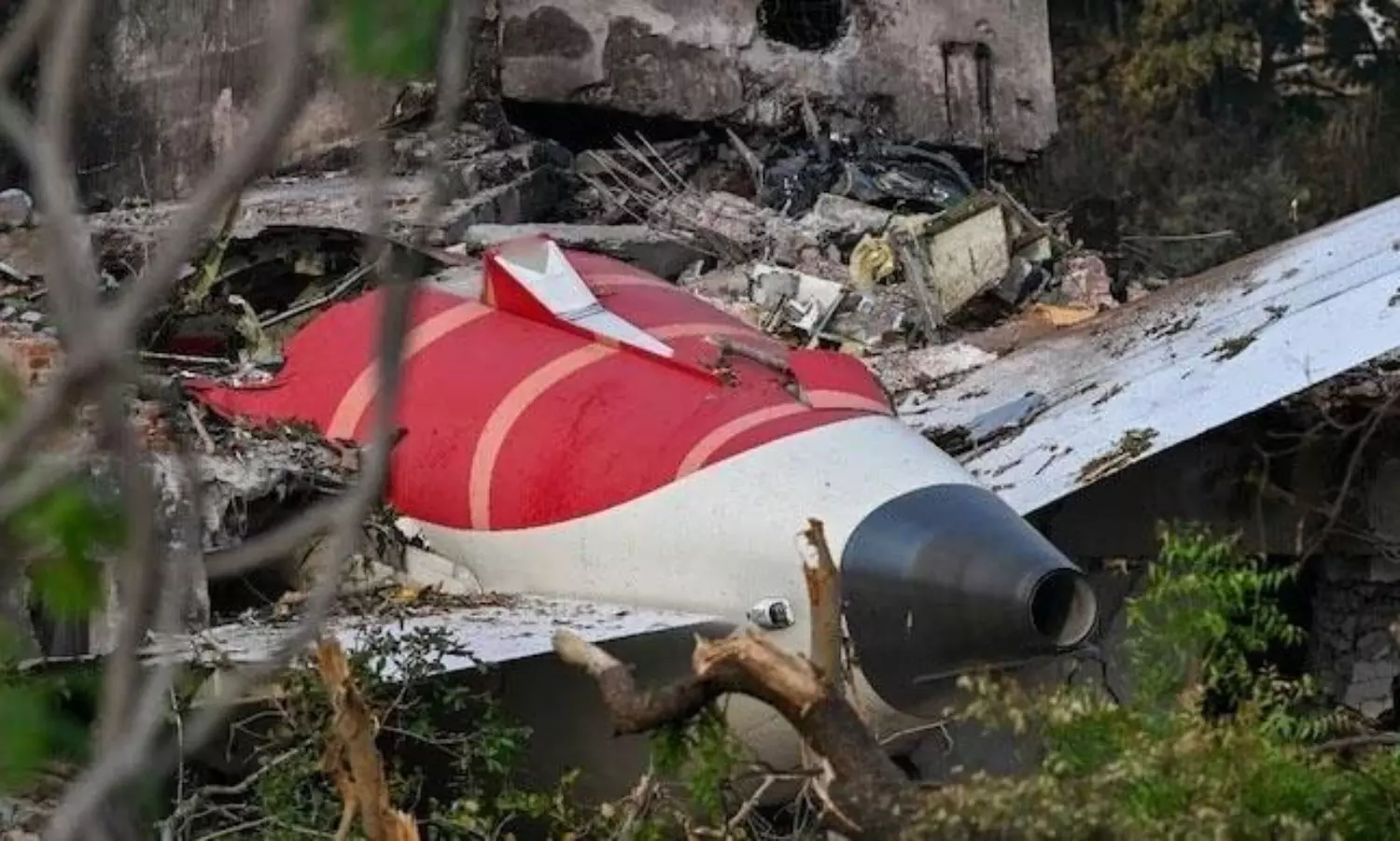 ఎయిరిండియా విమానం ప్రమాదం మానవ తప్పిదమా?